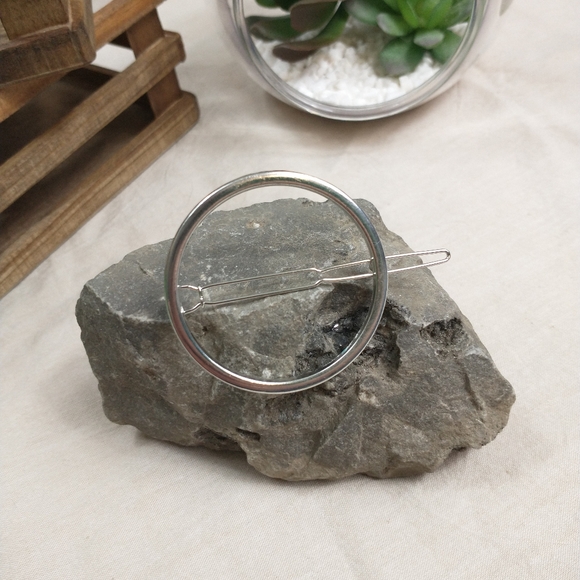 2pc Minimalist Circle Hair Clips - Picture 2 of 3